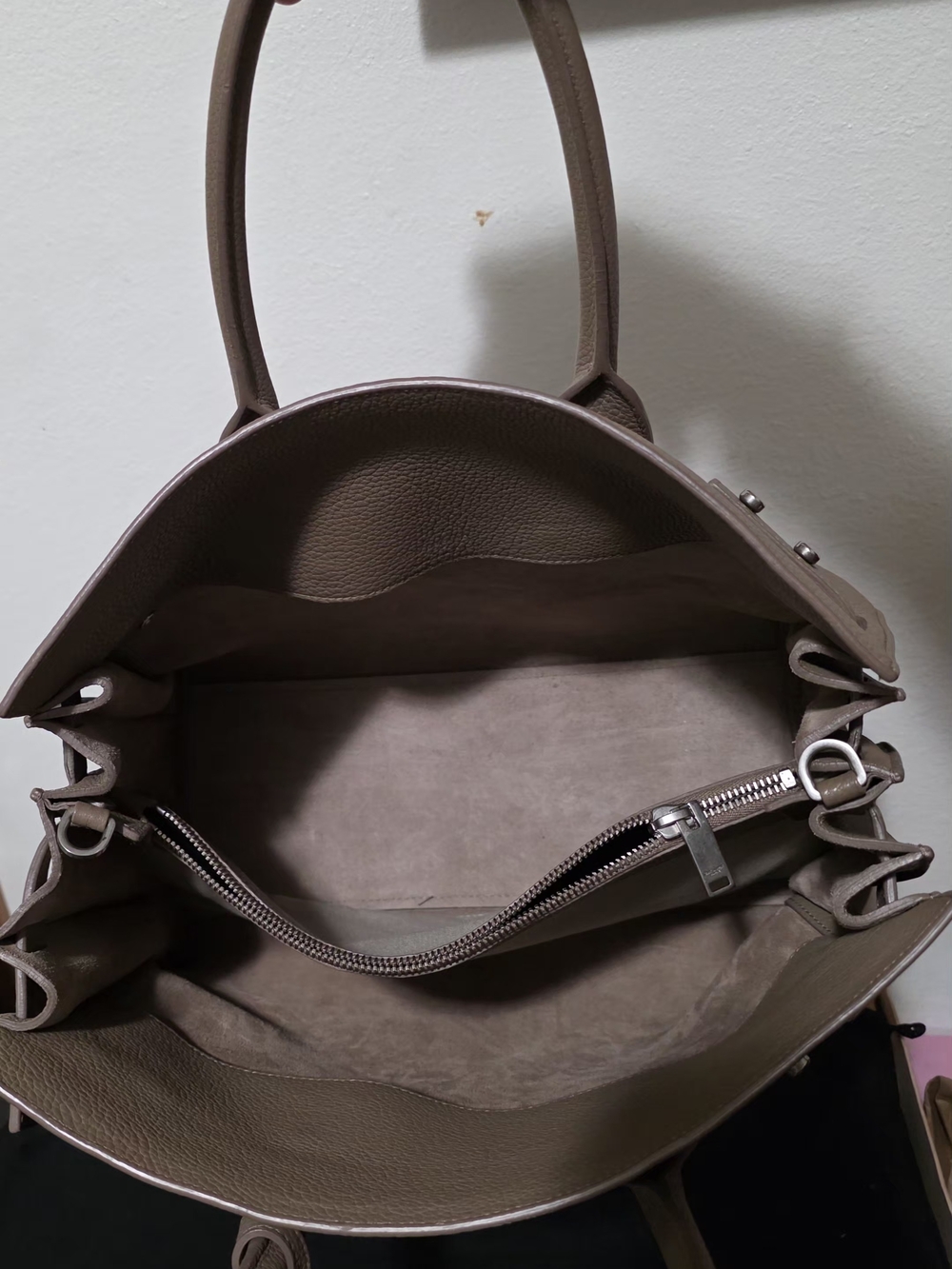 Saint Laurent Taupe Leather Tote Bag - Picture 12 of 16